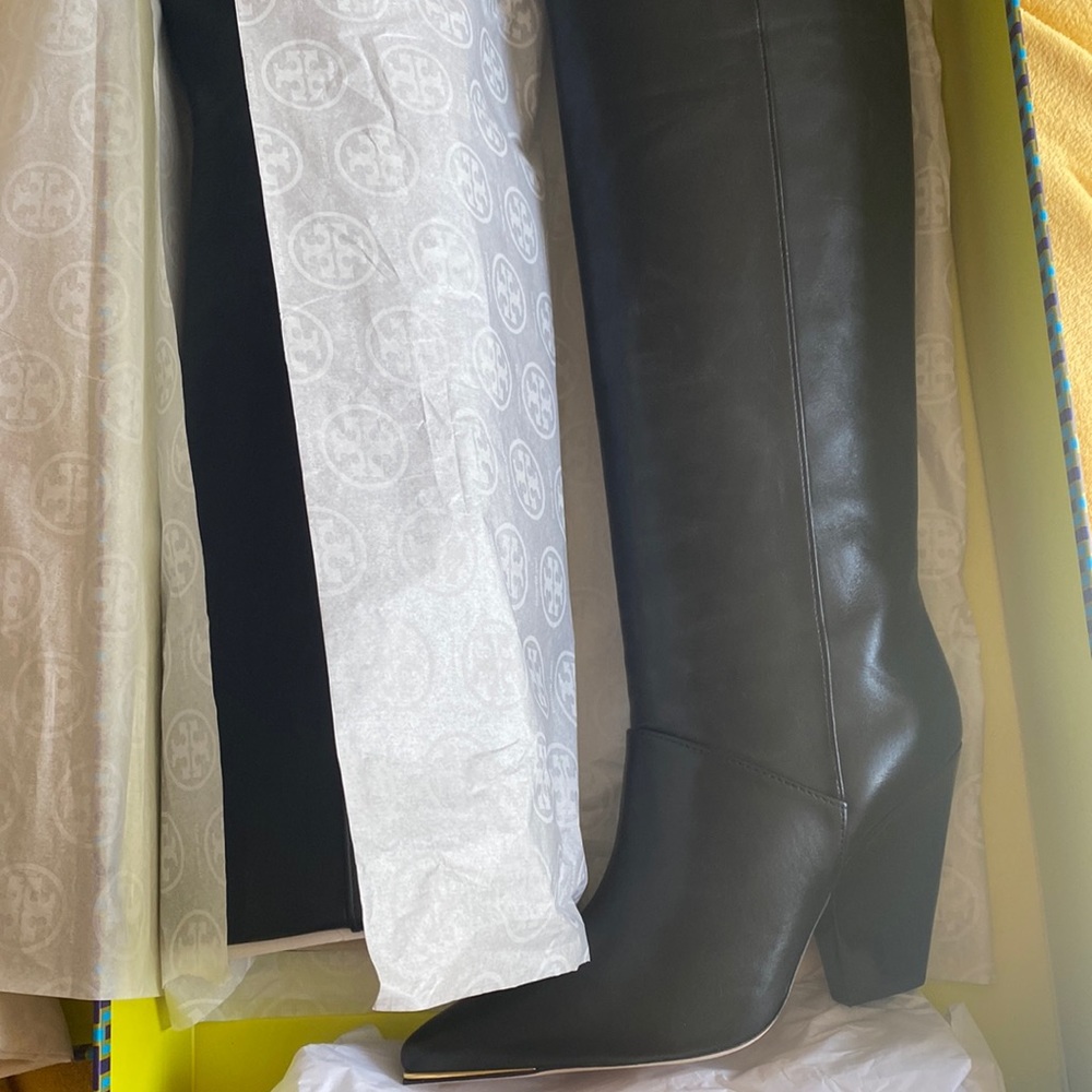 NIB Tory Burch boots